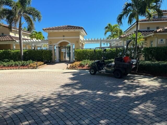 Property Photo: 1110 Lake Shore Drive 103 FL 33403