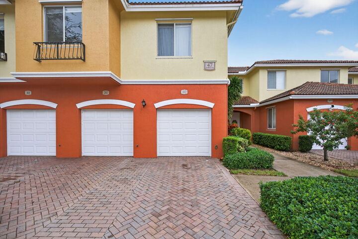Property Photo: 47 SE Sedona Circle 102 FL 34994