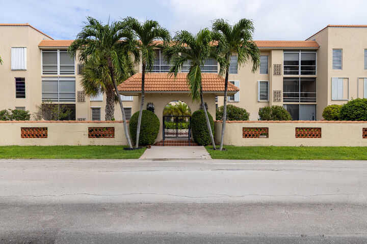 Property Photo: 331 SW 8th Street 3-F-E FL 33432