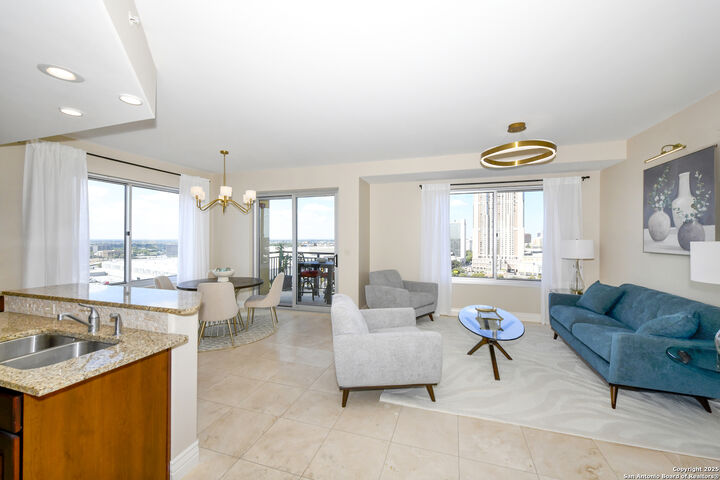 Property Photo: 215 Center Apt 1307 TX 78202