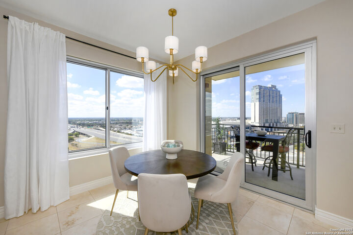 Property Photo: 215 Center 1307 TX 78202