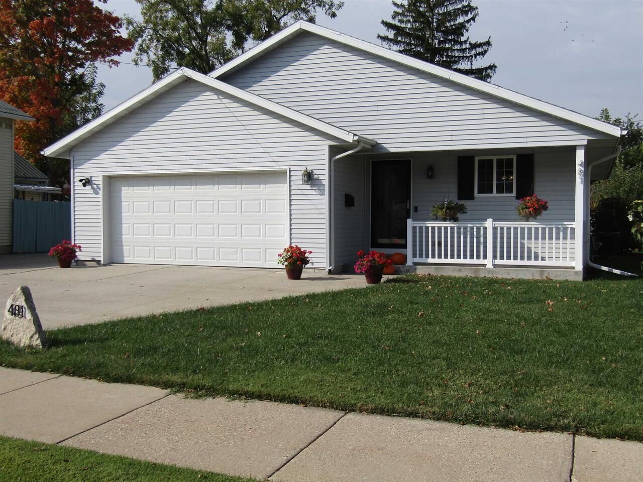 Property Photo:  481 North Pearl Street  WI 53548 