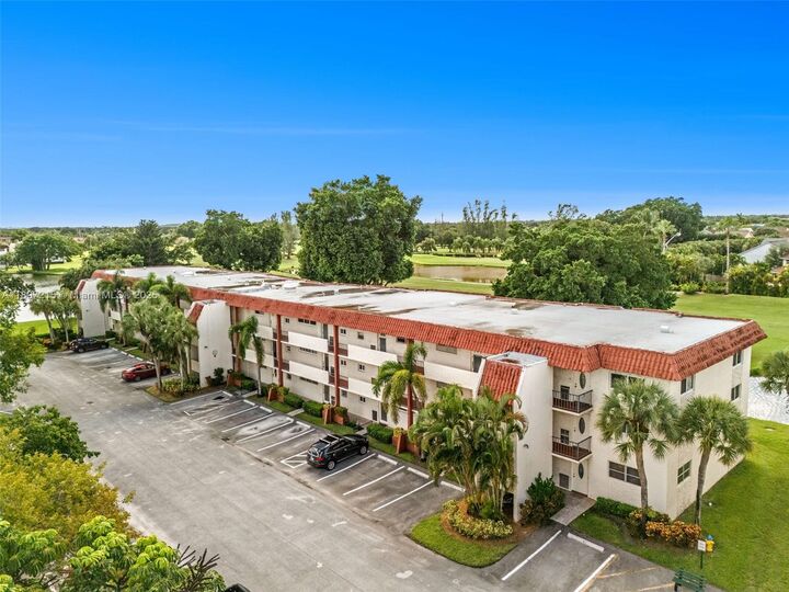 Property Photo:  9811 N Hollybrook Lake Dr 103  FL 33025