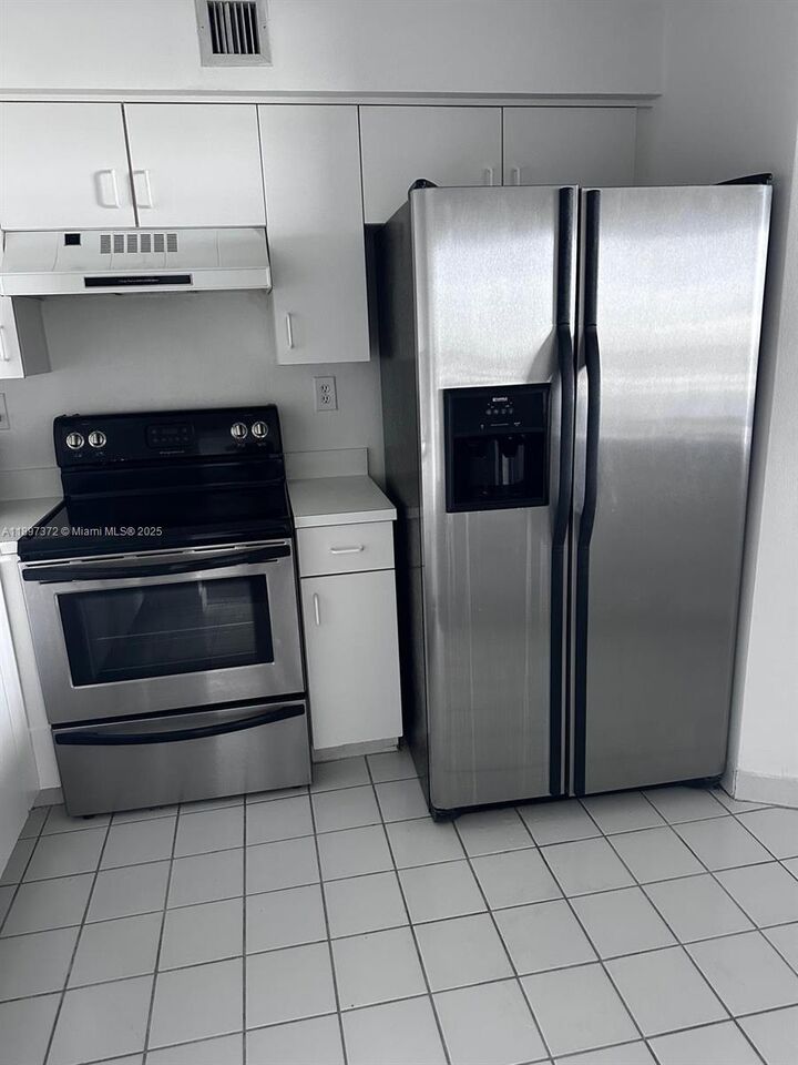 Property Photo: 3300 NE 191st St 904 FL 33180