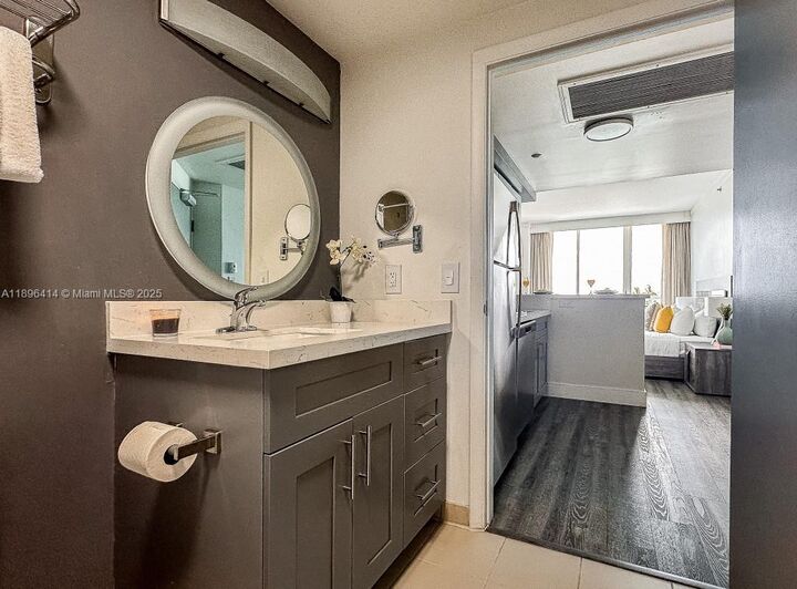 Property Photo: 2889 McFarlane Rd 912 FL 33133