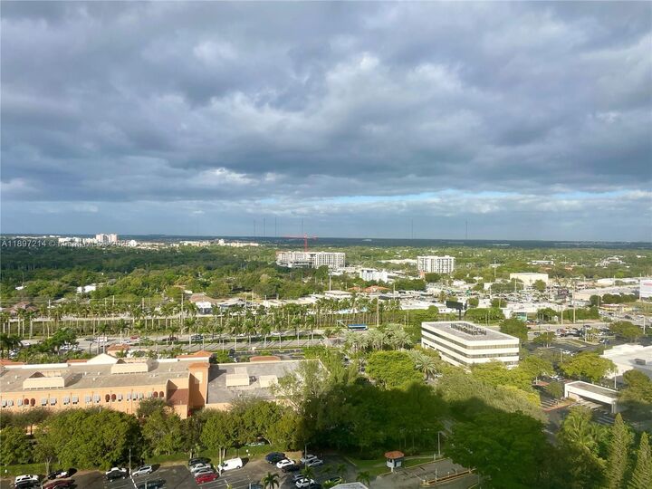2750 NE 183rd St 2308  Aventura FL 33160 photo