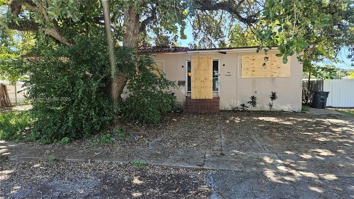 1570 NE 141st St  North Miami FL 33161 photo
