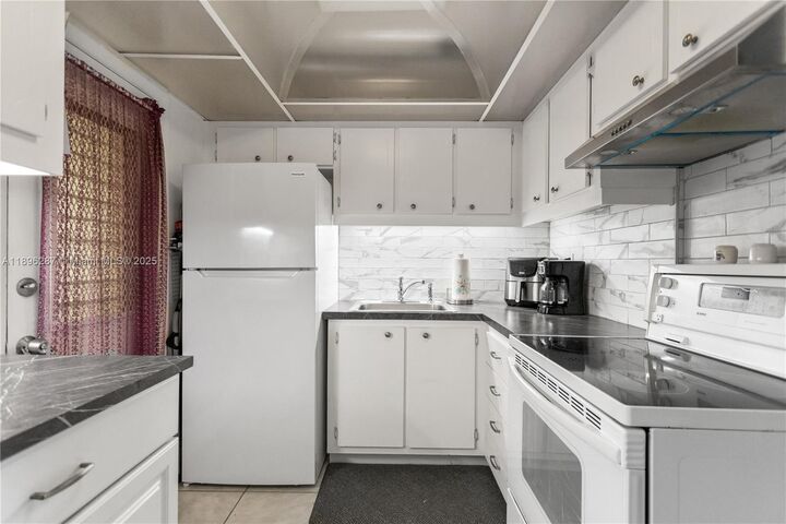 Property Photo: 17001 NE 13th Ave 214 FL 33162