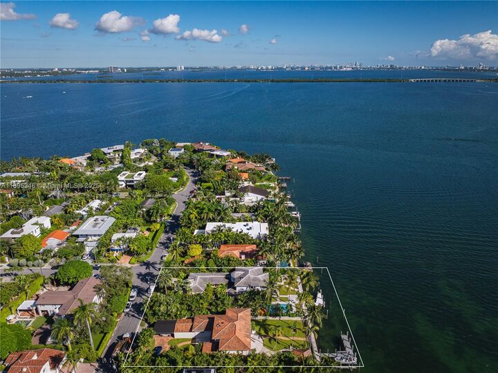 Property Photo:  617/625 E Dilido Dr  FL 33139