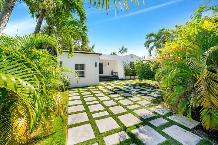 Property Photo: 531 SW 23rd Rd FL 33129