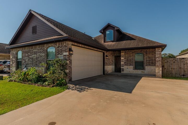 6385 Highpoint Ave.  Beaumont TX 77708 photo