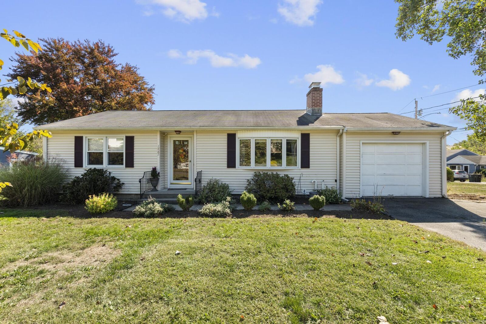 Property Photo: 1487 Naugatuck Avenue CT 06461