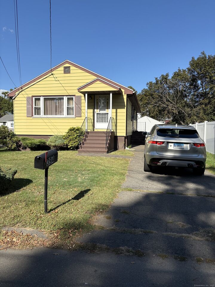 Property Photo: 394 Harding Avenue CT 06615