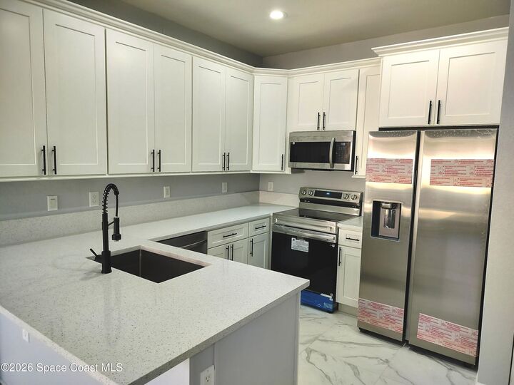 Property Photo:  826 Middleton Drive SW  FL 32962 