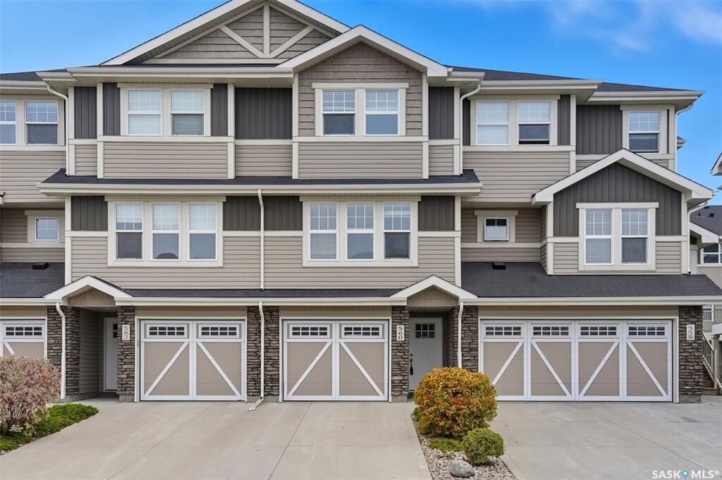 Property Photo:  560 Pringle Crescent  SK S7T 0W9 