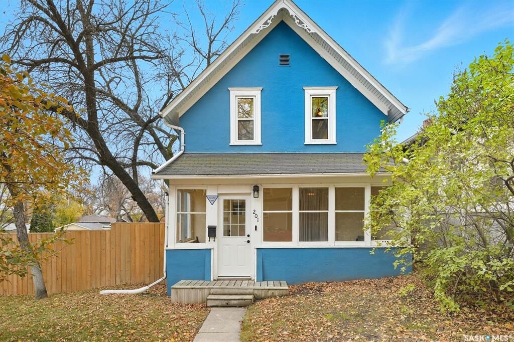 Property Photo: 201 28th Street W SK S7L 0K4