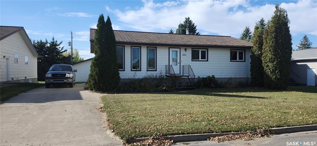 Property Photo: 408 5th Street W SK S0A 4T0