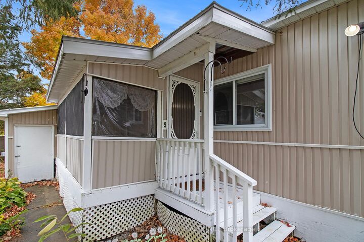 Property Photo:  9 Bridle Path  ON K2A 0J4 