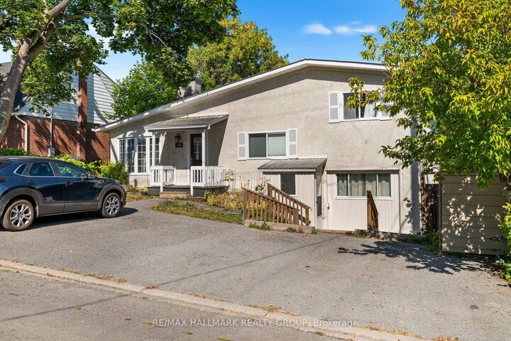 Property Photo: 1305 Dorchester Avenue ON K1Z 8E8