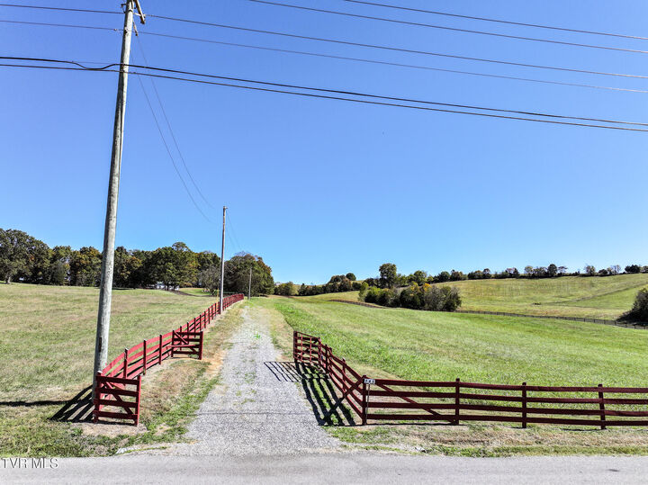 Property Photo: 745 Sinking Springs TN 37809