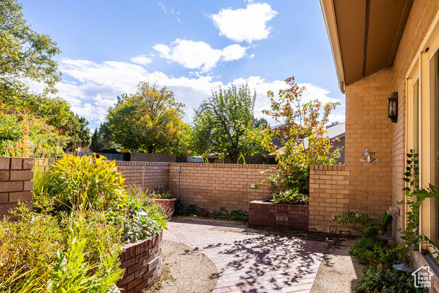 Property Photo: 822 N Grandridge Ct UT 84103