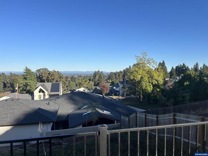 Property Photo:  3232 Granada Wy S  OR 97302