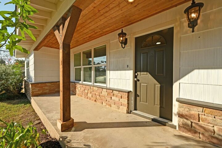 Property Photo: 1900 Cedar Avenue TX 78722
