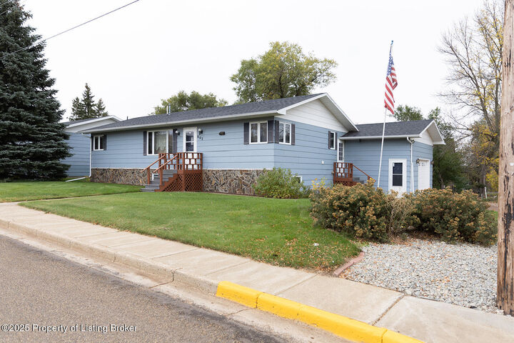 602 3rd Avenue NE  Belfield ND 58622 photo