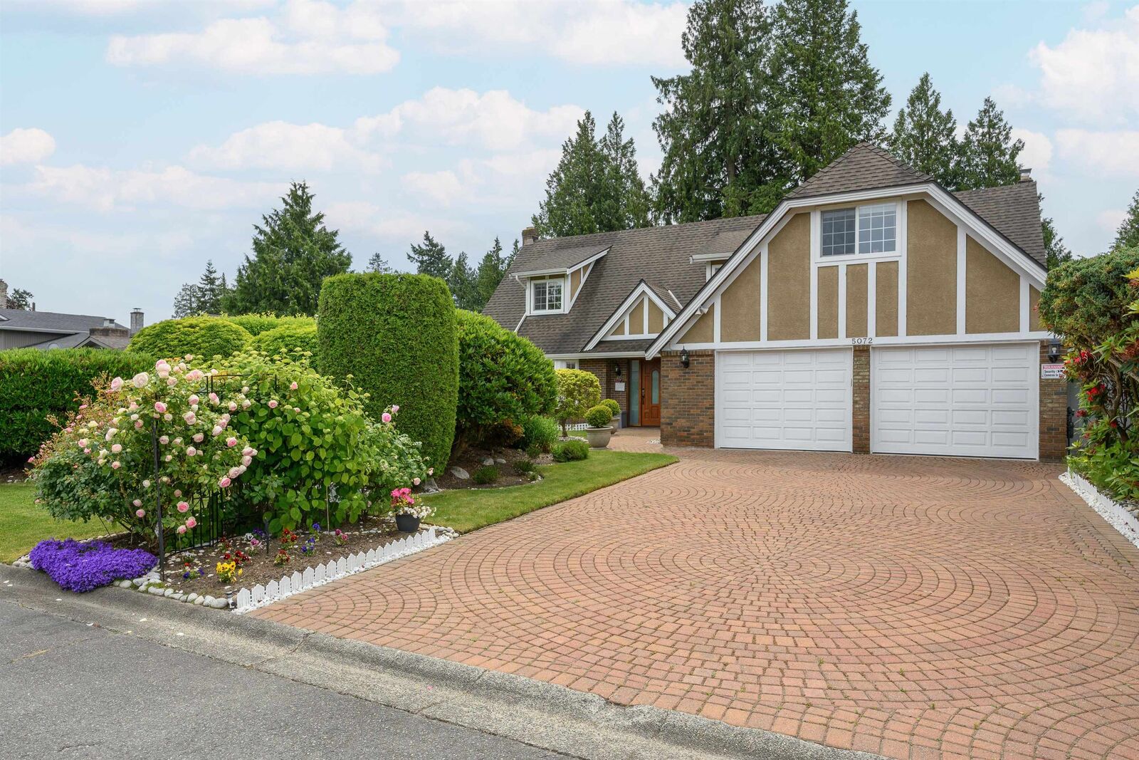 Property Photo:  5072 2A Avenue  BC V4M 3N5 