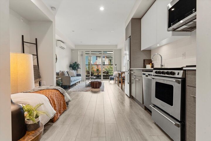 Property Photo: 45510 Market Way 312 BC V2R 6E1