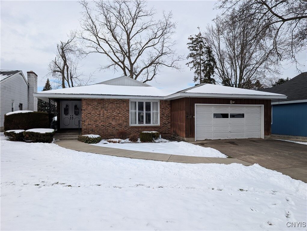 Property Photo:  110 Bellshire Lane  NY 13208 