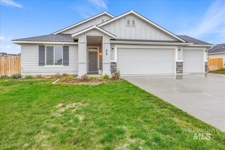 Property Photo: 910 SW Lago St. ID 83647