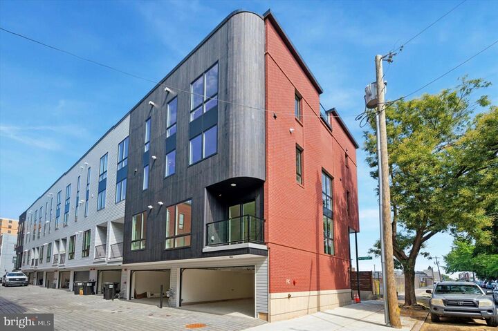 600 N Brenna Walk  Philadelphia PA 19123 photo
