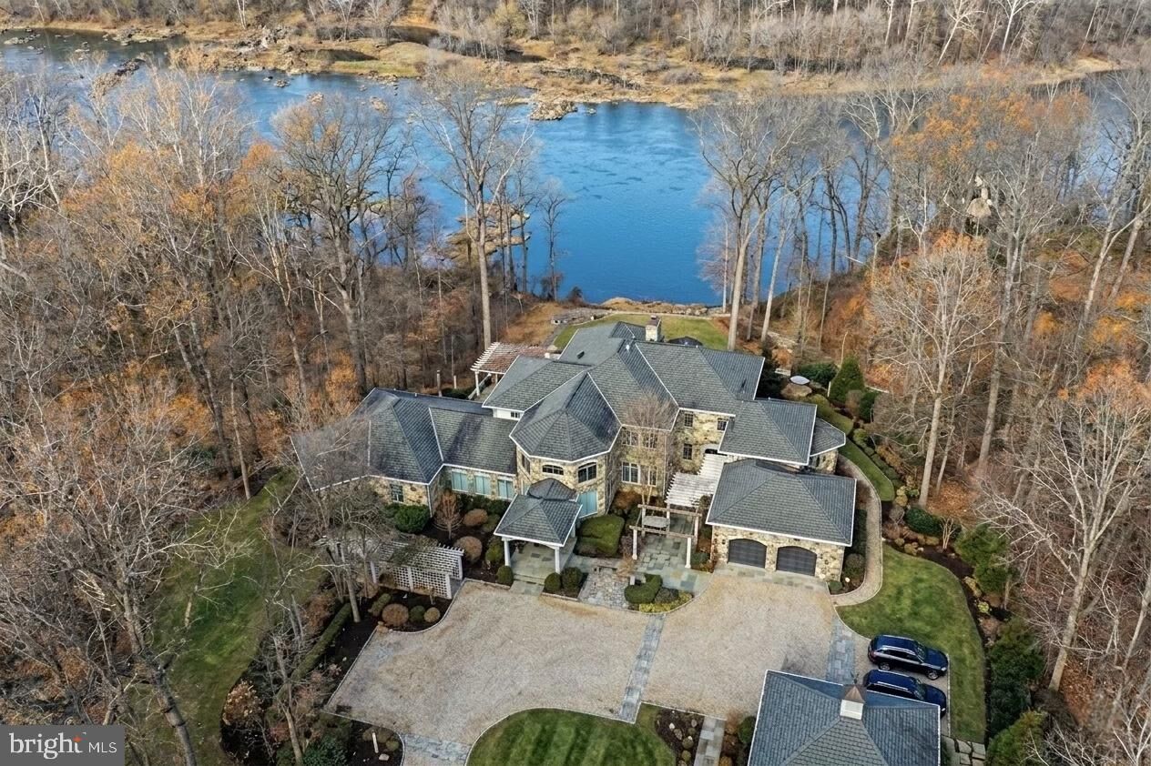 Property Photo:  658 Live Oak Drive  VA 22101 