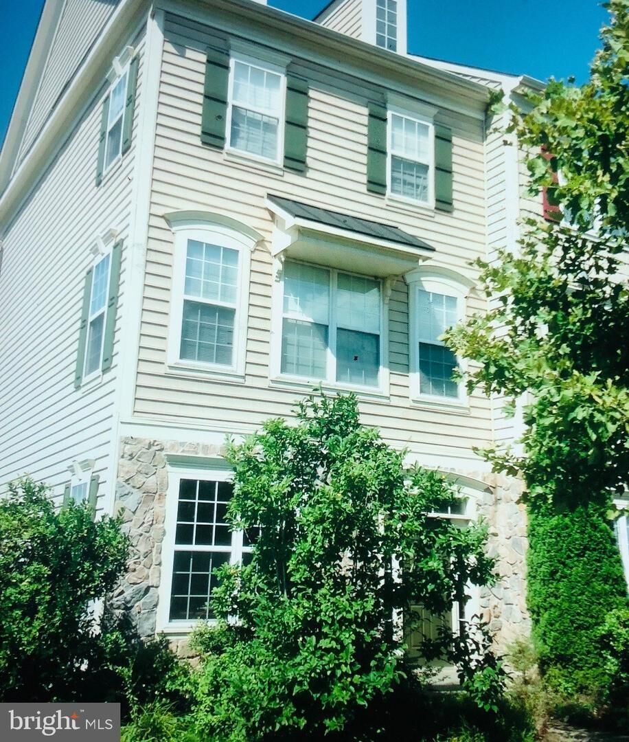 Property Photo: 740 Collington Court VA 22191