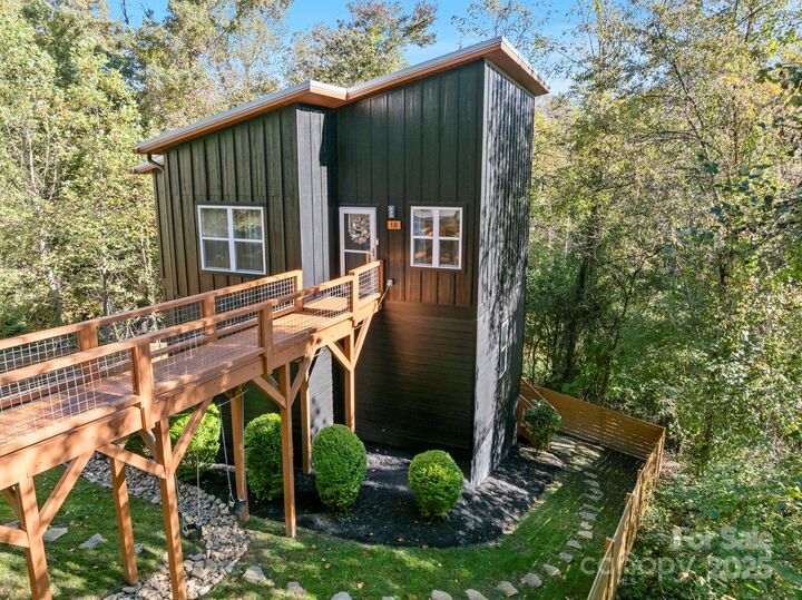 Property Photo: 18 Crestwood Lane NC 28715