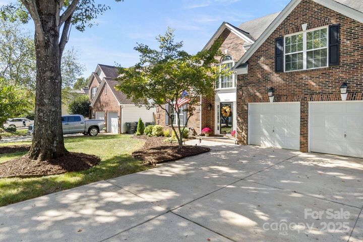 Property Photo: 16203 Hollingbourne Road NC 28078