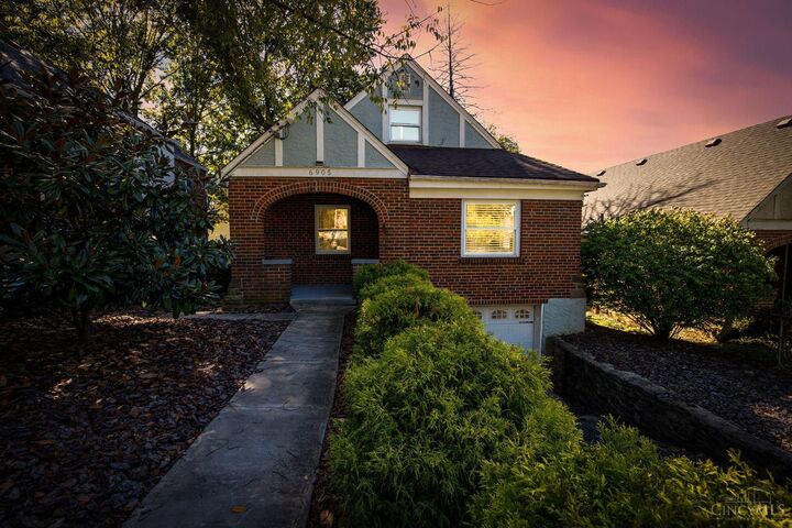 6905 Vinewood Avenue  Columbia Twp OH 45227 photo