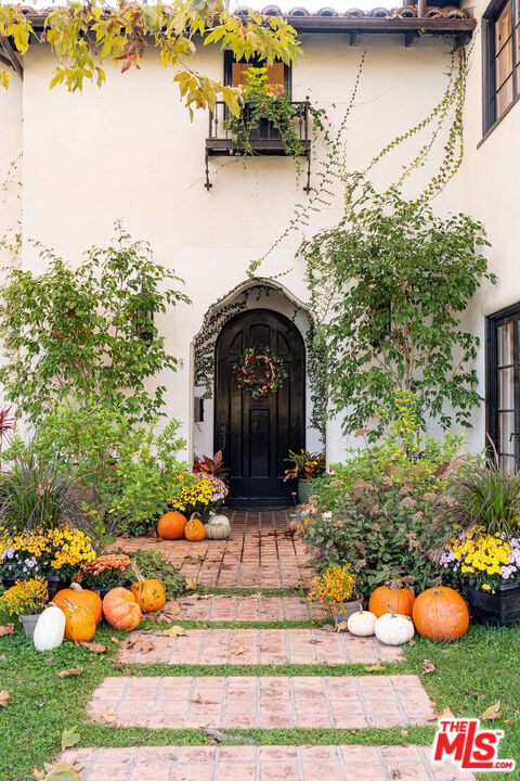 Property Photo: 200 Lorraine Blvd CA 90004