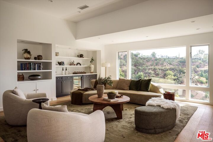 Property Photo:  7420 Cervantes Pl  CA 90046 