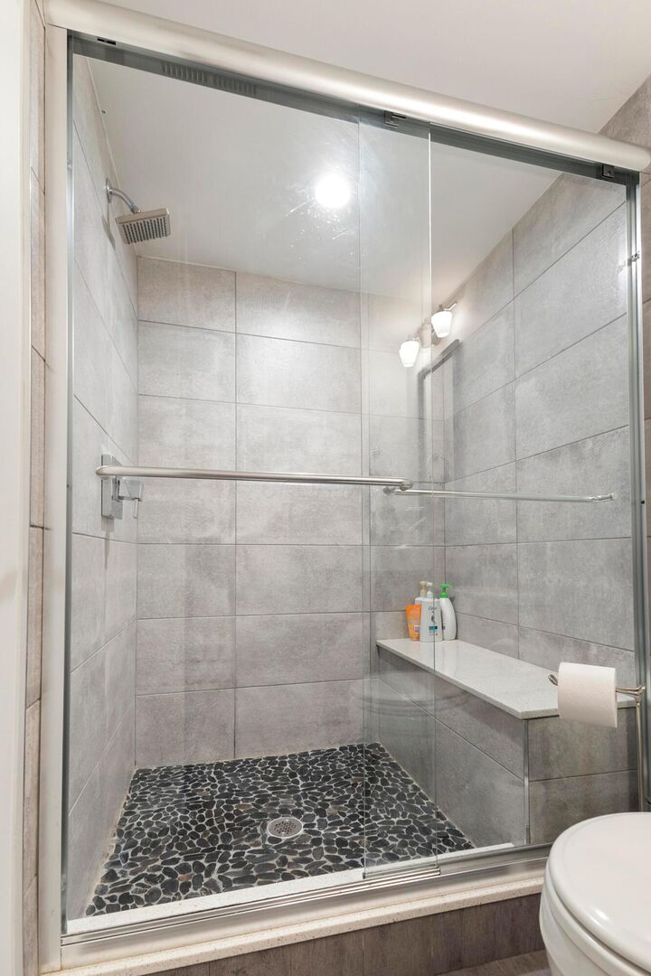 Property Photo: 2370 Zollinger Road OH 43221