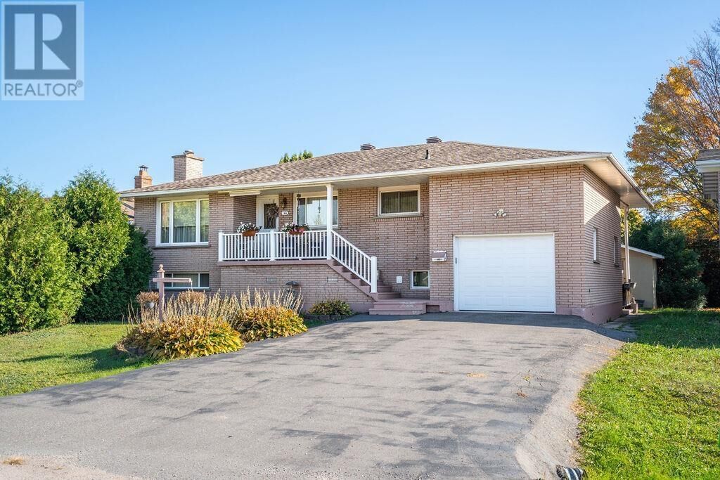 Photo de la propriété: 20 Admiral Dr ON P6C 5W3