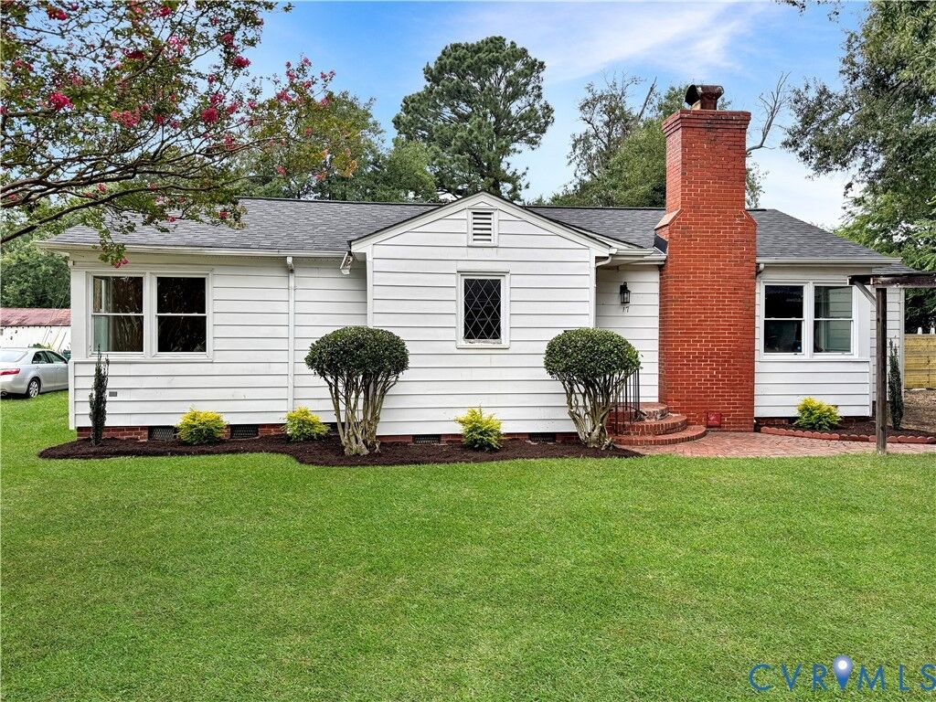 Property Photo: 17 Rodes Avenue VA 23150