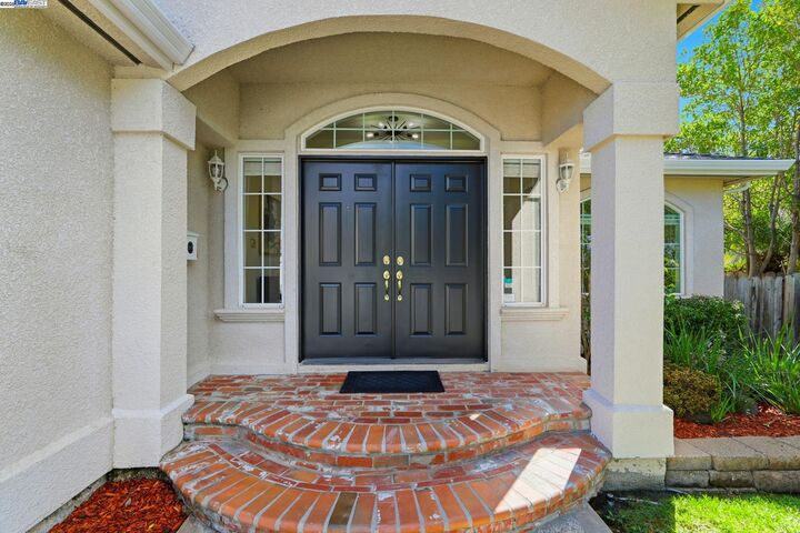 Property Photo: 124 Linmore Dr CA 94539