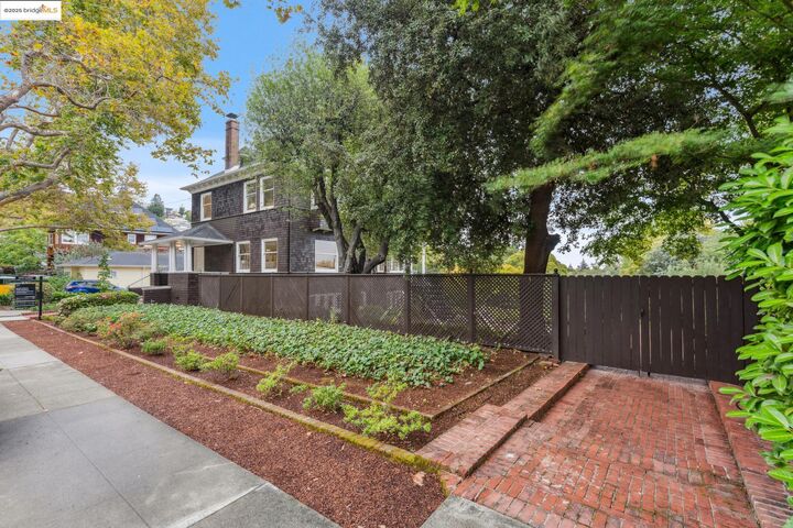Property Photo:  2058 Oakland Avenue  CA 94611