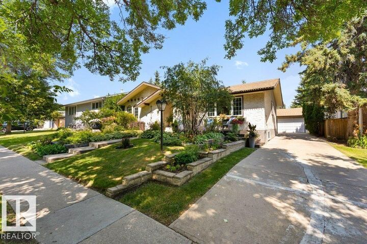 Property Photo: 59 Fawcett Crescent AB T8N 1W3