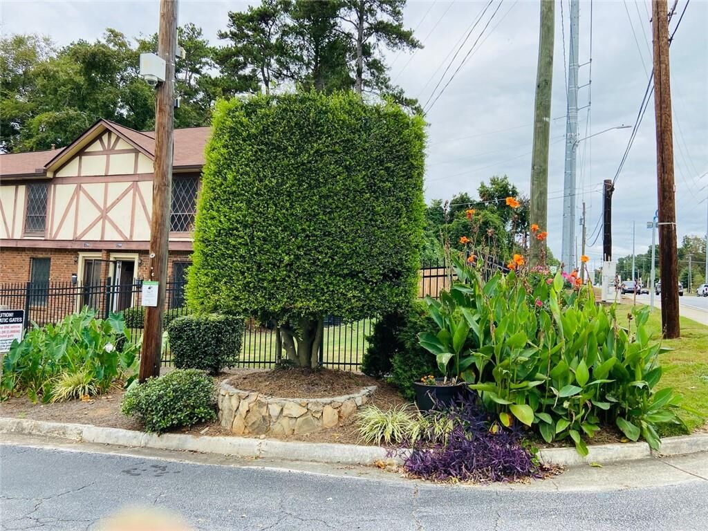 Property Photo:  3293 Abbeywood Drive  GA 30034