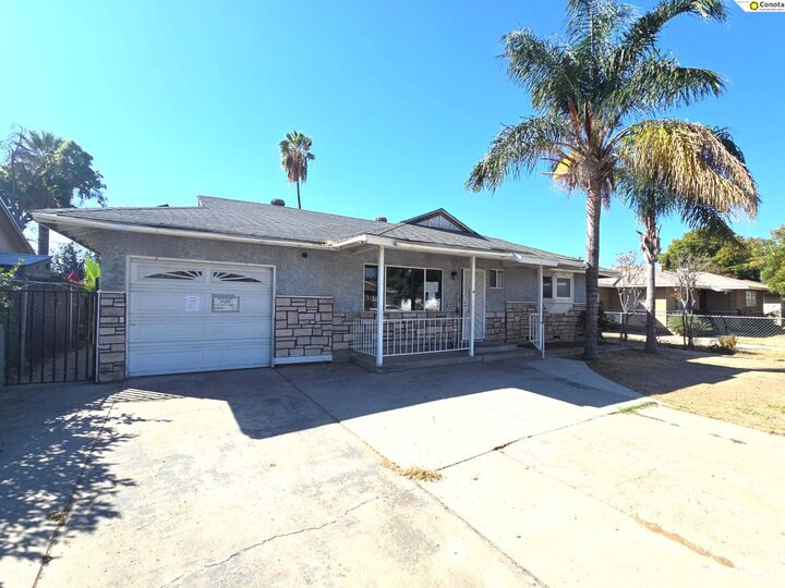 Property Photo: 1923 W Pontiac Way CA 93705