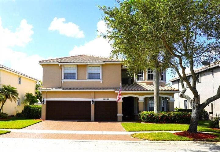 16352 SW 14th St  Pembroke Pines FL 33027 photo