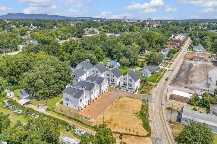 Property Photo: 214 Ackert Way SC 29605